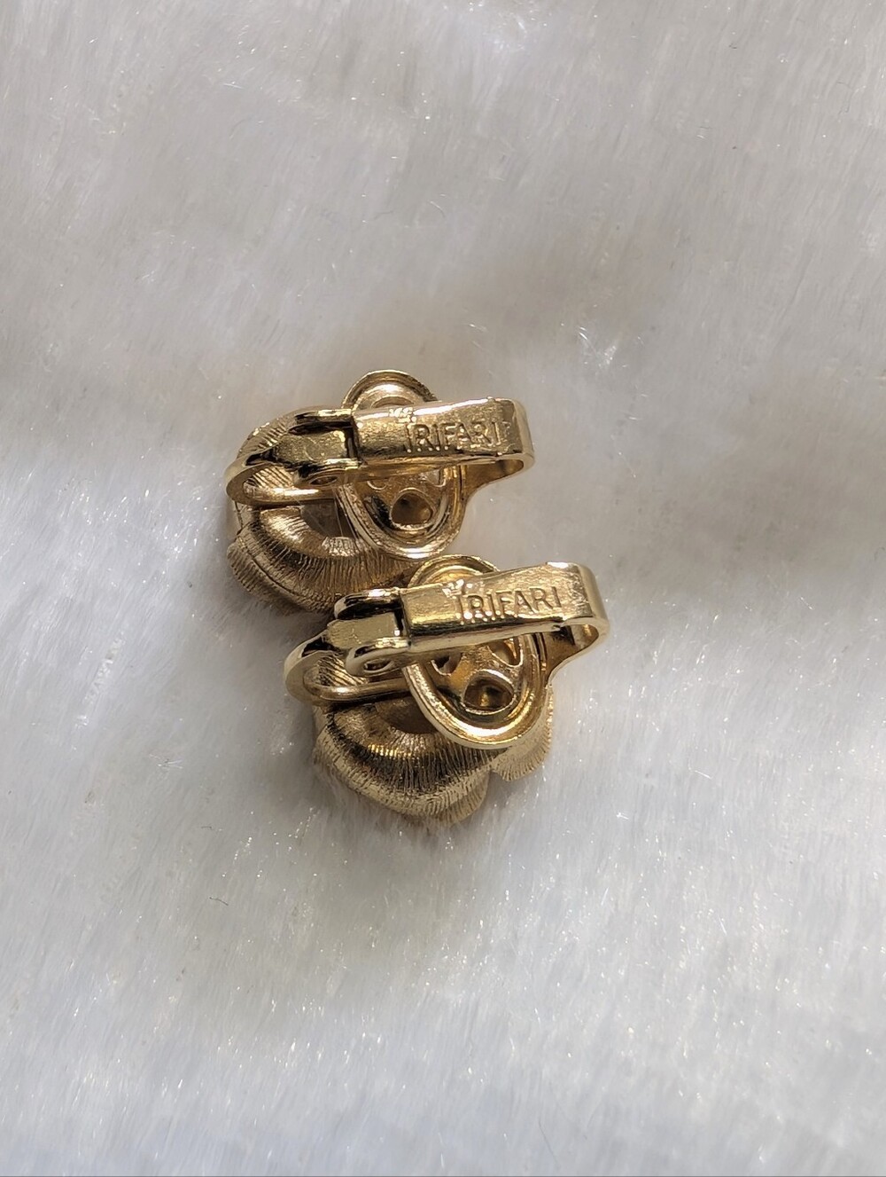 60s Crown Trifari Gold Tone Rose Shaped Clip On MCM Vtg Costume Earrings - Picture 5 of 7